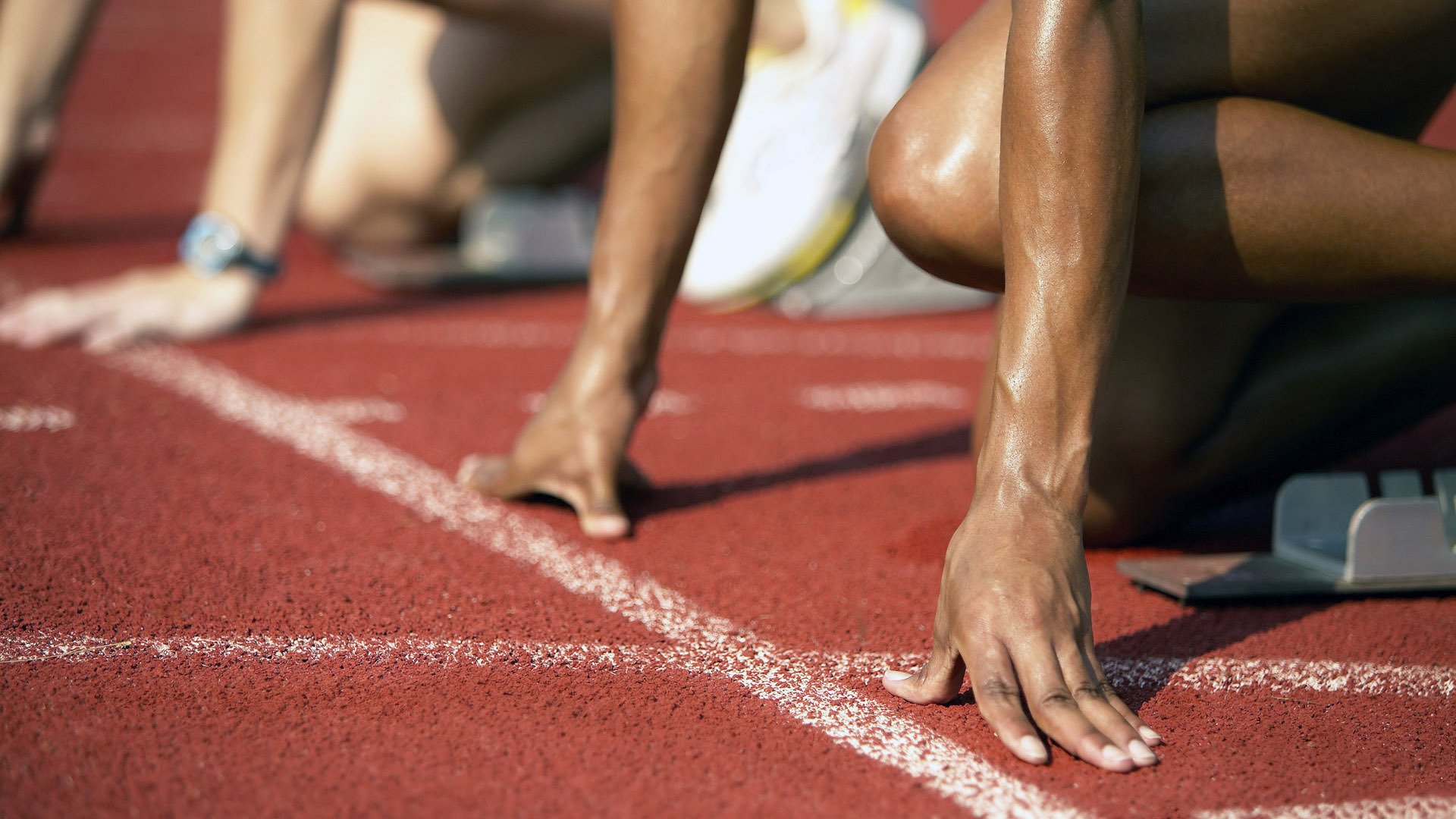 项目间多线竞争驱动国家运动水平提升